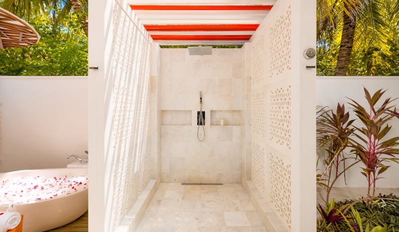 OZEN LIFE MAADHOO, Earth Villa Outdoor Shower